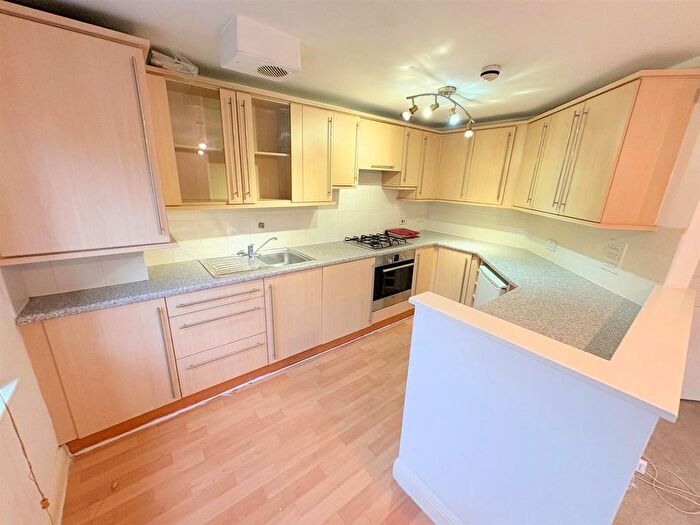 2 Bedroom Flat To Rent In Little Hill Crescent, Halesowen, West Midlands, B63