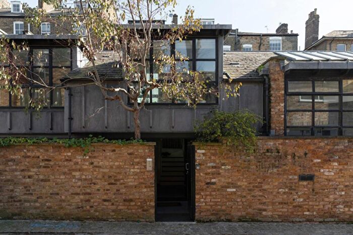 2 Bedroom Mews For Sale In London, NW1