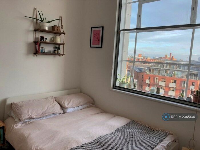 2 Bedroom Flat To Rent In Met Apartments, Manchester, M1