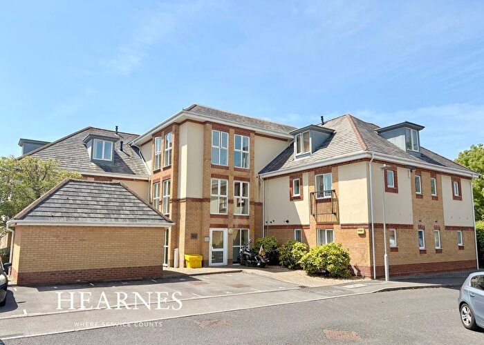 2 Bedroom Flat For Sale In Doulton Gardens, Whitecliff, Poole, BH14