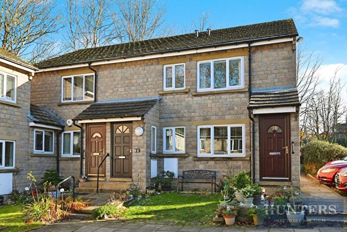 2 Bedroom Flat For Sale In Cherry Lea Court, Rawdon, Leeds, LS19