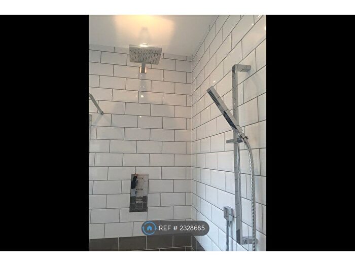 1 Bedroom Flat To Rent In Merrow Street, Elephant Amp; Castle, SE17