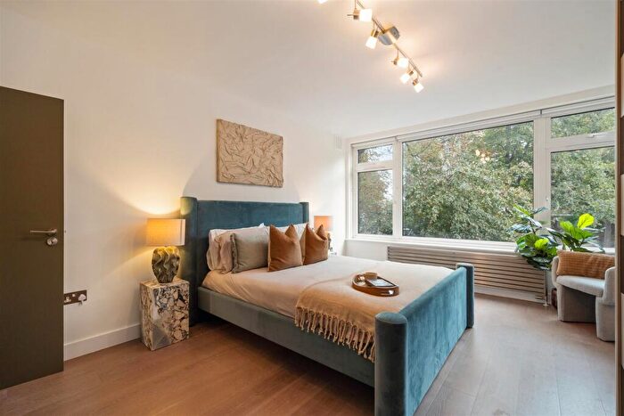 3 Bedroom Apartment For Sale In Lyndhurst Terrace, Hampstead, London, NW3