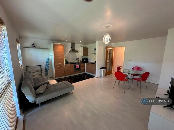 2 Bedroom Flat To Rent In Caledonian Court, London, SE22