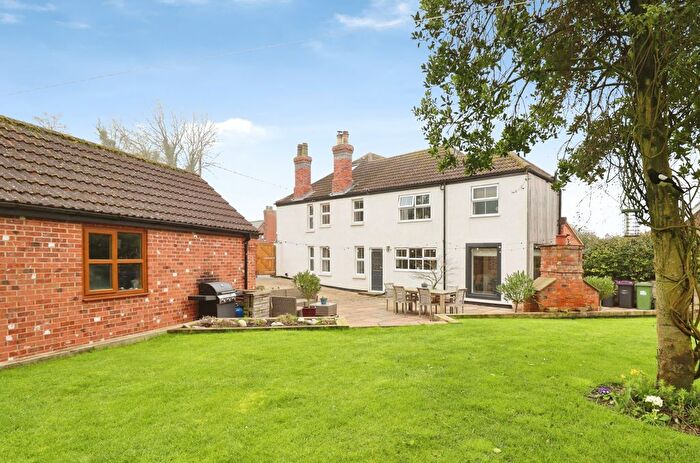 4 Bedroom Semi-detached House For Sale In Main Street, Grasby, Barnetby, DN38