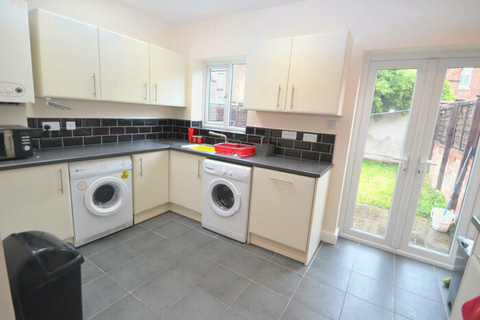 5 Bedroom Detached House To Rent In Victoria Road, West Bridgford, NG2