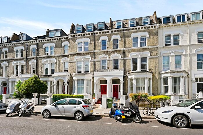 2 Bedroom Flat To Rent In Sinclair Road, London, W14