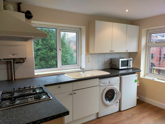 2 Bedroom Maisonette To Rent In Clarendon Road, Redhill, RH1