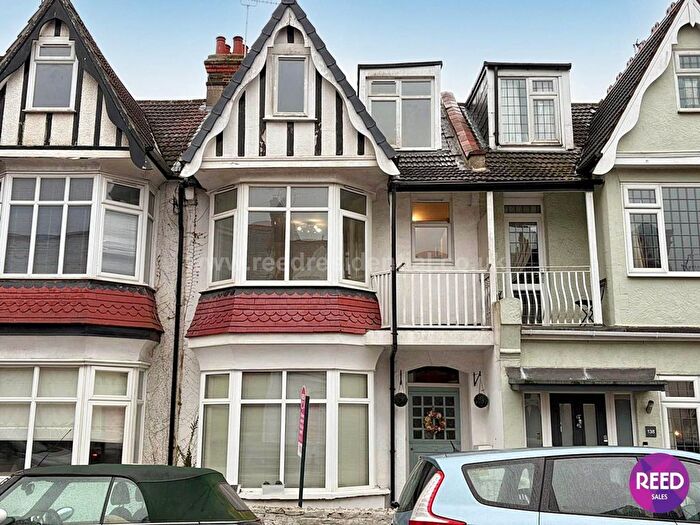 1 Bedroom Flat To Rent In Pall Mall, Leigh On Sea, SS9