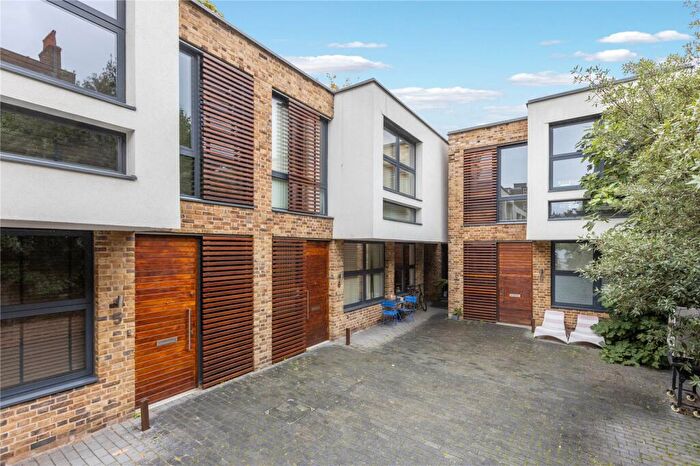 2 Bedroom House To Rent In Ingle Mews, Clerkenwell, EC1R