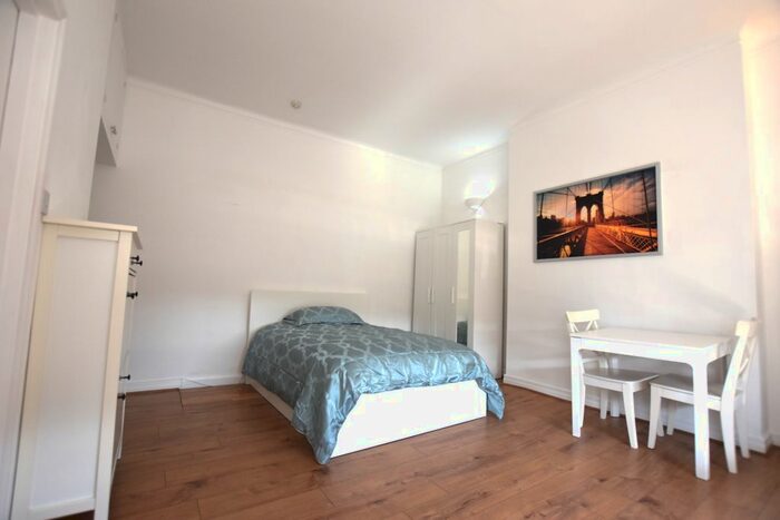 Studio To Rent In Uxbridge Road, Boulevard House, London, W12