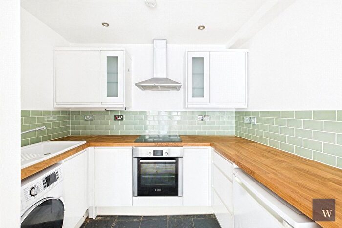 1 Bedroom Flat To Rent In Barrhill Road, London, SW2