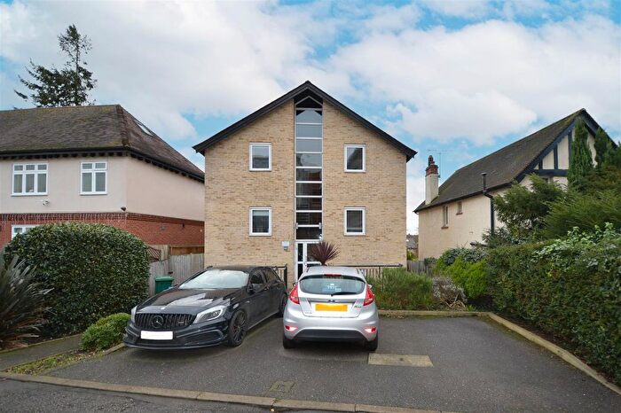 2 Bedroom Flat For Sale In Coptfold Road, Brentwood, CM14