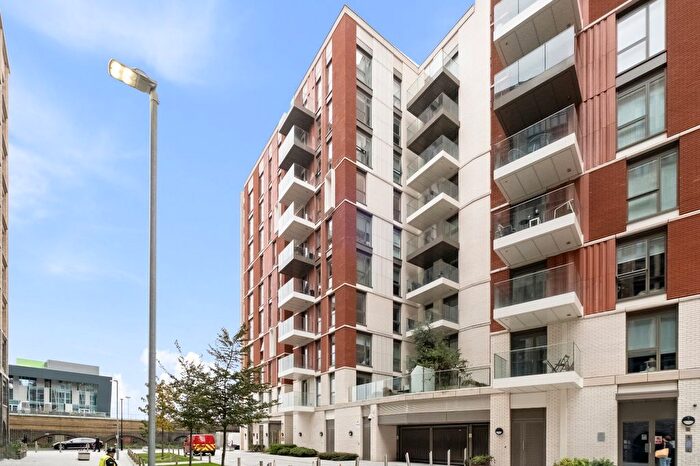 1 Bedroom Flat To Rent In Montrose Building, Malthouse Road, SW11