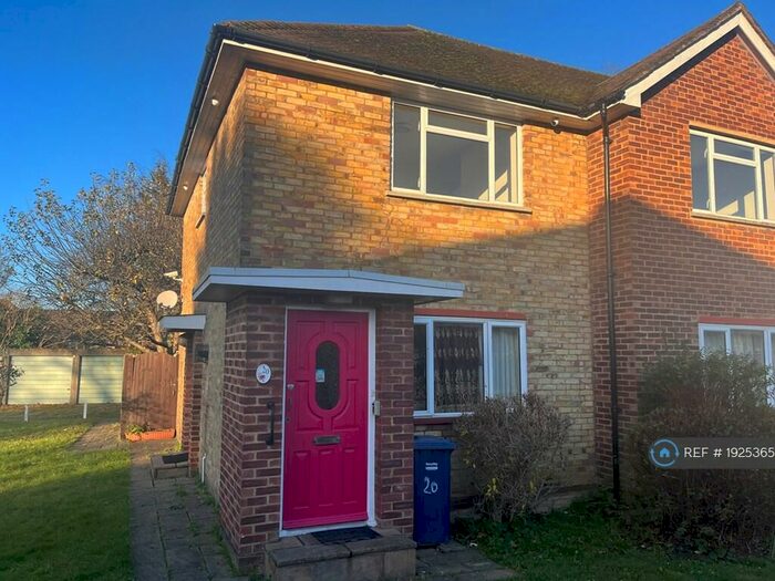 2 Bedroom Flat To Rent In Cromwell Close, London, N2