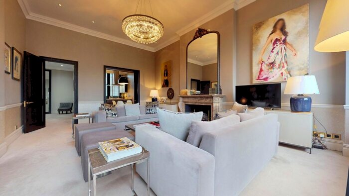 3 Bedroom Flat To Rent In Cadogan Square, London, SW1X