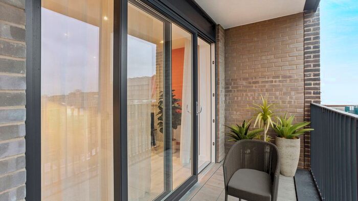 2 Bedroom Flat For Sale In Halewood Way, Rainham, RM13