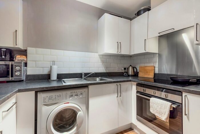 1 Bedroom Flat To Rent In North Park Road, Park Court, HG1