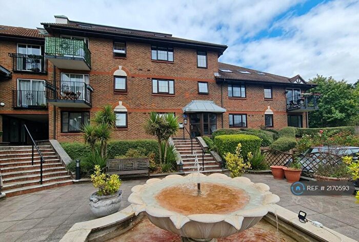 3 Bedroom Flat To Rent In French Apartments, Purley, CR8