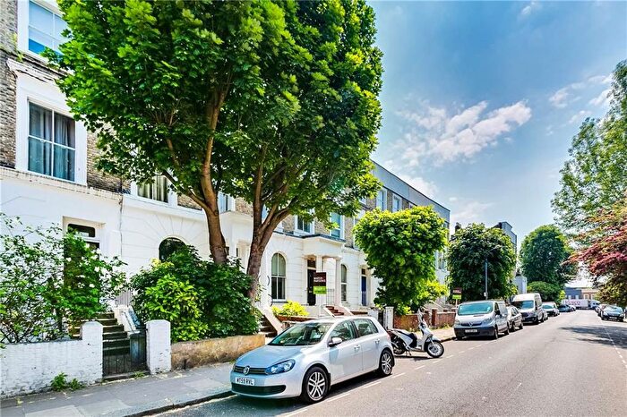 3 Bedroom Flat To Rent In Stanlake Road, Shepherds Bush, W12