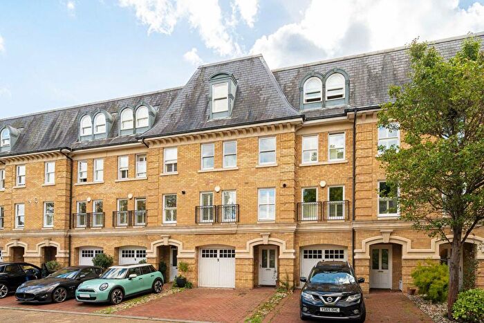 5 Bedroom Property For Sale In Langdon Park, Teddington, TW11
