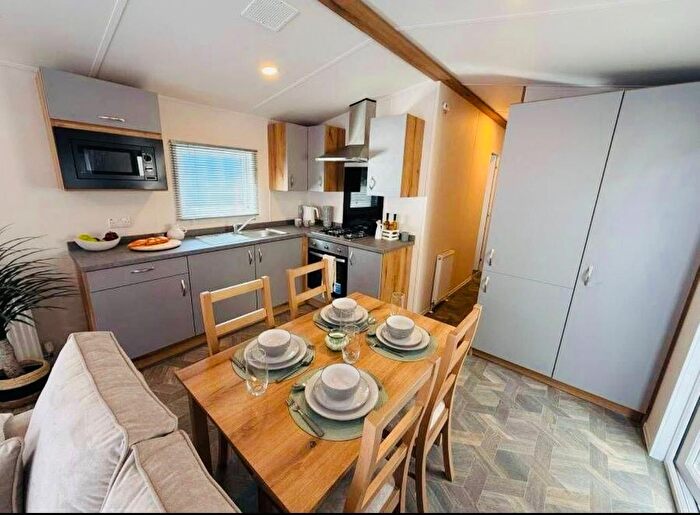 2 Bedroom Lodge For Sale In Cliff Road, Skipsea Driffield, YO25