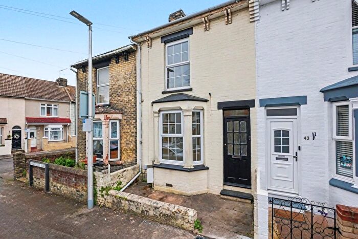 3 Bedroom Terraced House For Sale In Wellington Road, Gillingham, ME7