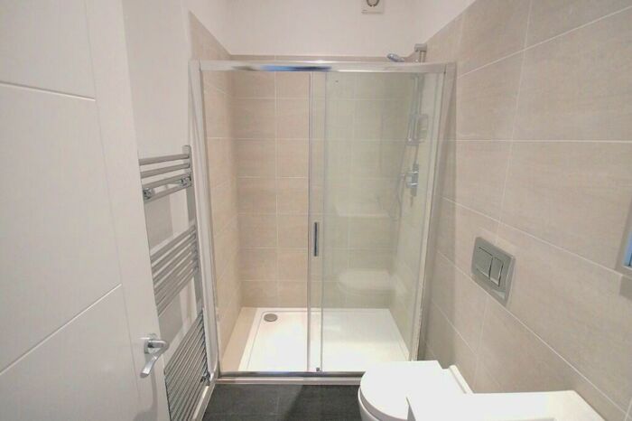 2 Bedroom Apartment To Rent In The Crescent, Bedford, Bedfordshire, To £ Pcm, MK40