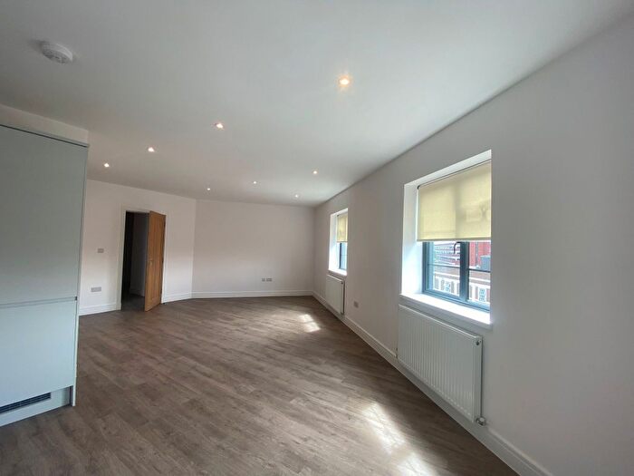 2 Bedroom Flat To Rent In High Road, London, N22