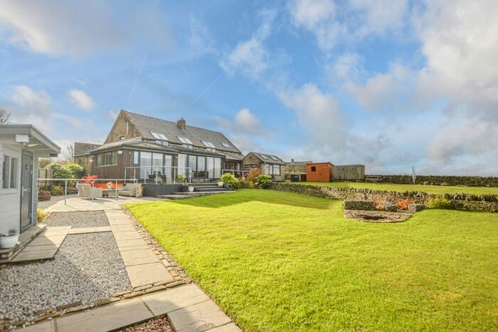 4 Bedroom Semi-Detached House For Sale In Jagger Lane, Emley Moor, Huddersfield, HD8