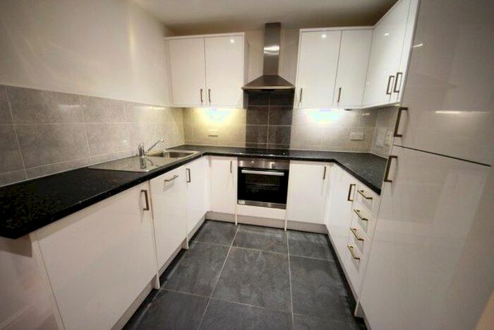 1 Bedroom Flat To Rent In - High Street, Epsom, KT19
