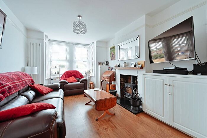 3 Bedroom Semi-Detached House For Sale In Kingsland Road, Boxmoor, Hemel Hempstead, HP1