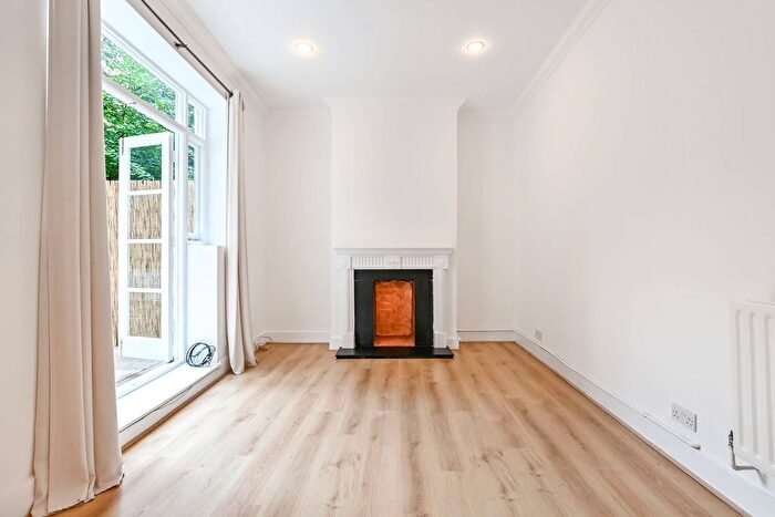 2 Bedroom Flat To Rent In Tavistock Road, Notting Hill, London, W11