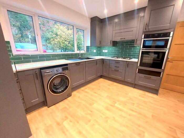 3 Bedroom Detached Bungalow To Rent In Castle Hill Road, Totternhoe, Dunstable, LU6