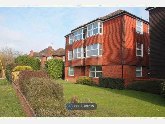 2 Bedroom Flat To Rent In Blind Lane, Bourne End, SL8