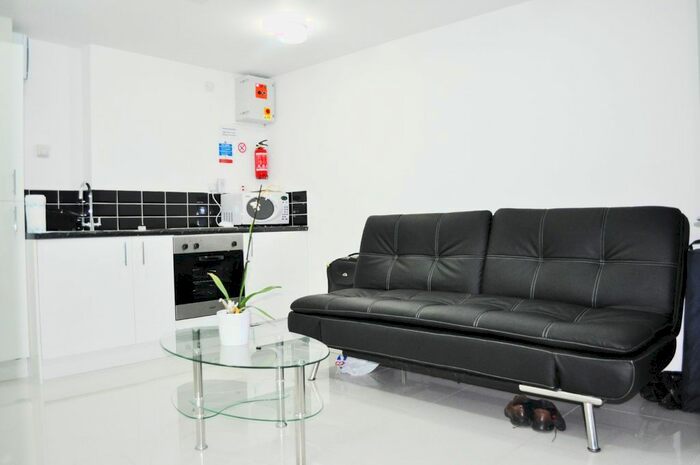 1 Bedroom Flat To Rent In Voss Street, Basement, E2