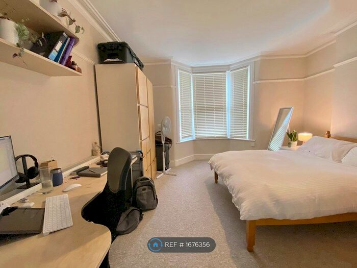 4 Bedroom End Of Terrace House To Rent In Student House - Springfield Avenue, Bristol, BS7