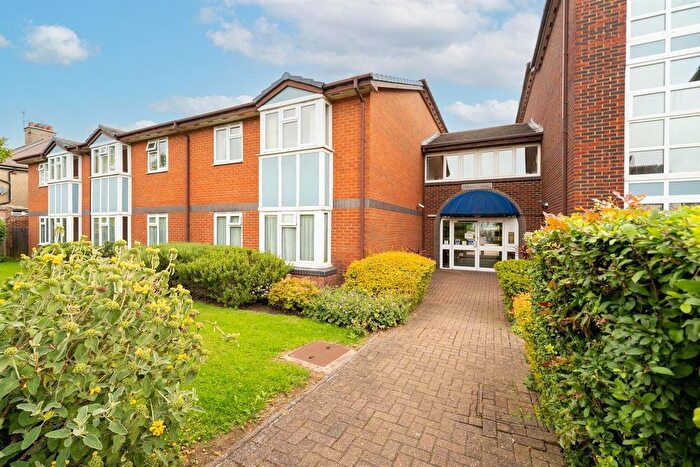 1 Bedroom Flat For Sale In Furzehill Road, Borehamwood, WD6