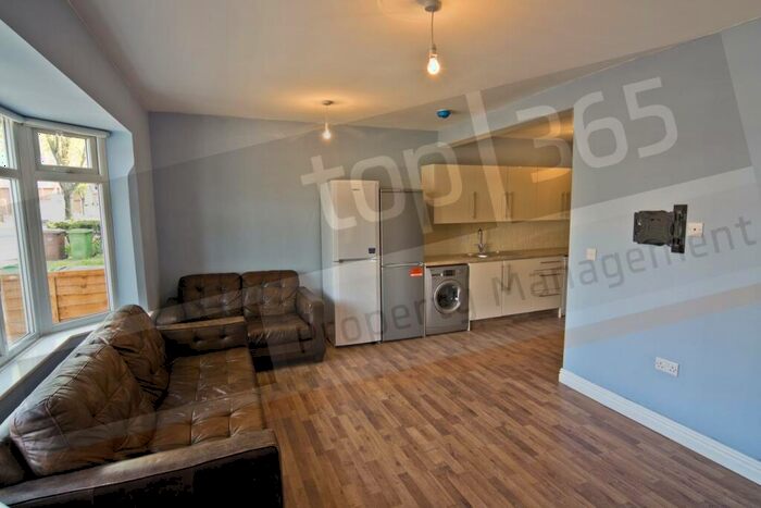 6 Bedroom End Of Terrace House To Rent In *£pppw Incl Bills + Two Free Large Papa John’s Pizzas Weekly (T+C’s Apply)* Beeston Road, Dunkirk, Nottingham, NG7