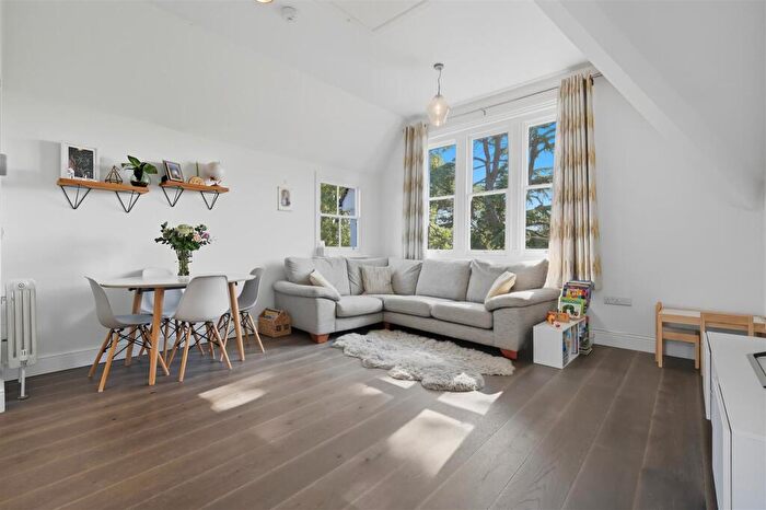 2 Bedroom Flat For Sale In Thomas Barnardo Way, Barkingside, IG6