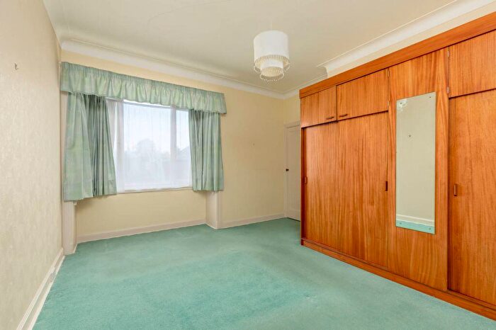 2 Bedroom Flat For Sale In Roseville Gardens, Edinburgh, EH5