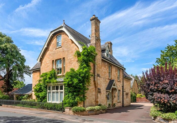 2 Bedroom Apartment For Sale In High Street, Mickleton, GL55
