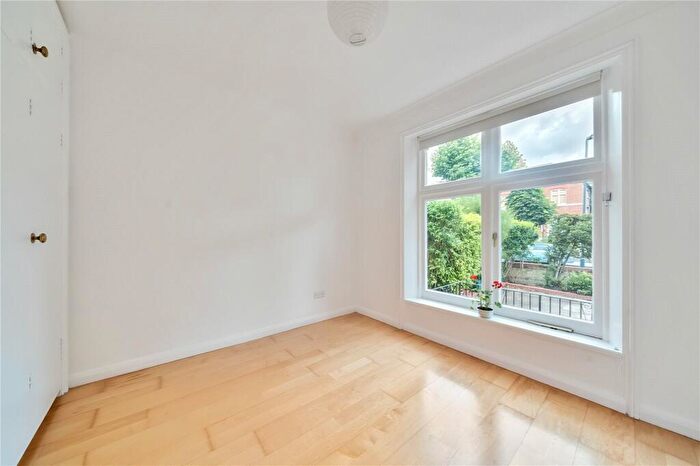 1 Bedroom Apartment To Rent In Chatsworth Road, Mapesbury, London, NW2