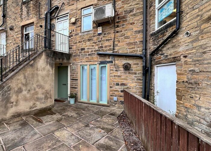 1 Bedroom Flat To Rent In The Green, Idle, BD10