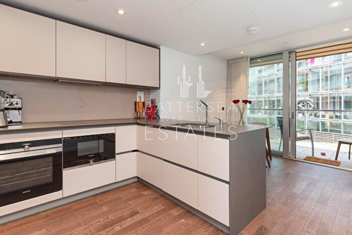 2 Bedroom Apartment To Rent In L-, Aurora Gardens, Battersea, SW11