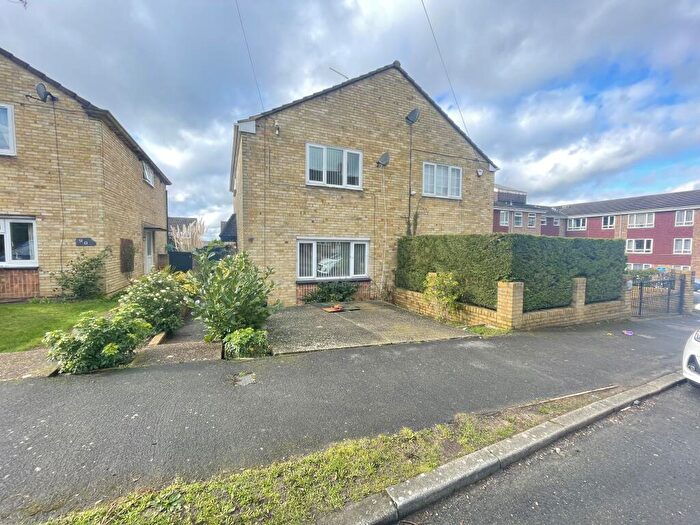 2 Bedroom House To Rent In Long John, Hemel Hempstead, HP3