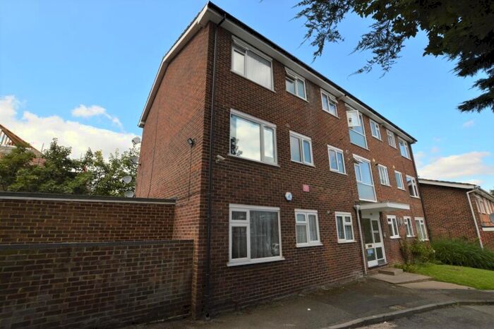 2 Bedroom Flat To Rent In Windfield Close Sydenham, SE26