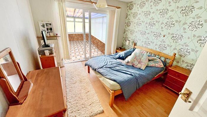 2 Bedroom Detached Bungalow For Sale In The Rise, Navenby, Lincoln, LN5