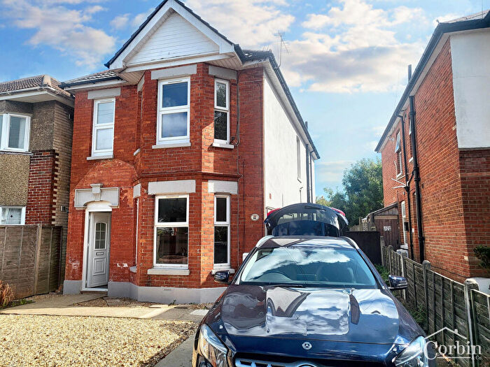 4 Bedroom Detached House To Rent In Edgehill Road, Bournemouth, BH9