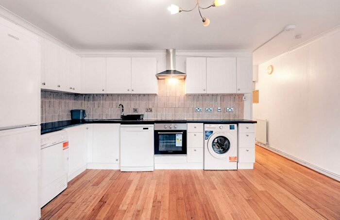 4 Bedroom Flat To Rent In Carlton Drive, London, SW15